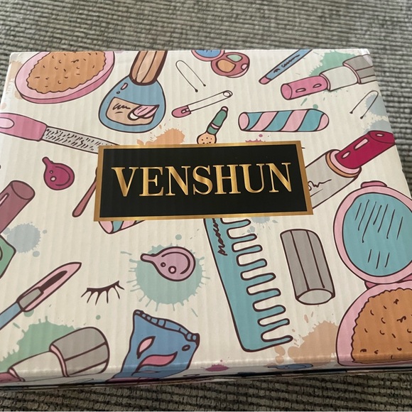 Venshun Illustrated Makeup Organizer Box with makeup kit - Picture 2 of 13